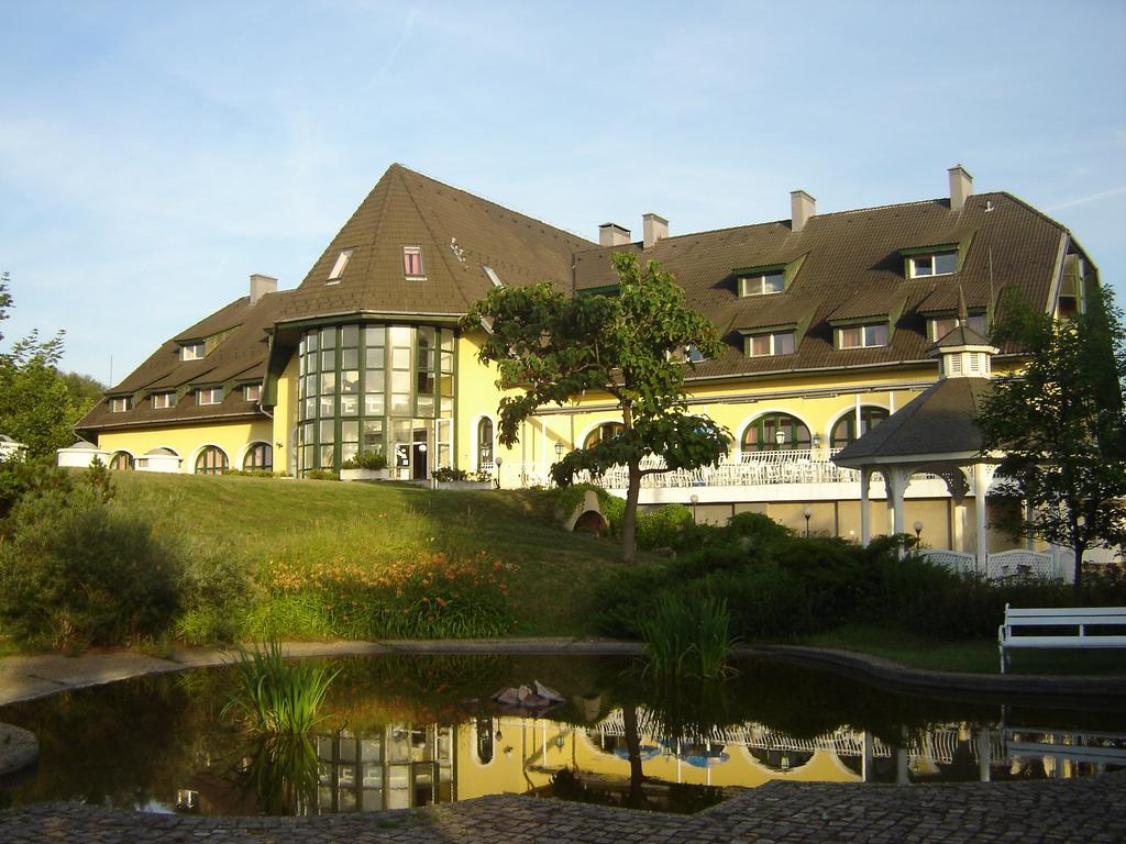 Hotel Familia Zamárdi Exterior photo