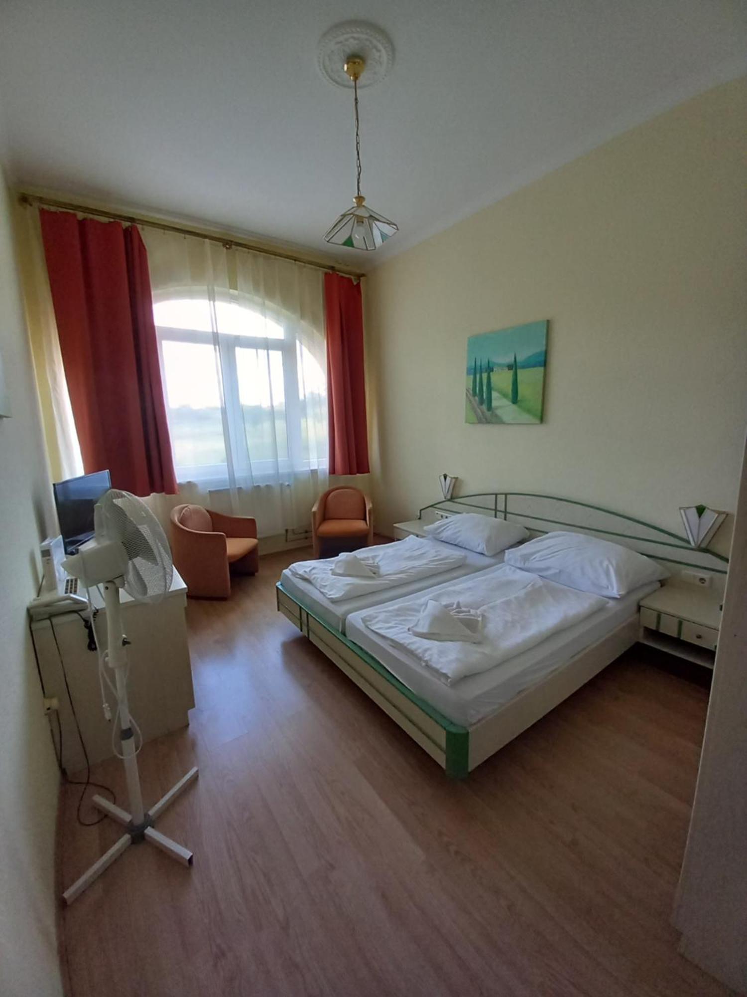 Hotel Familia Zamárdi Room photo