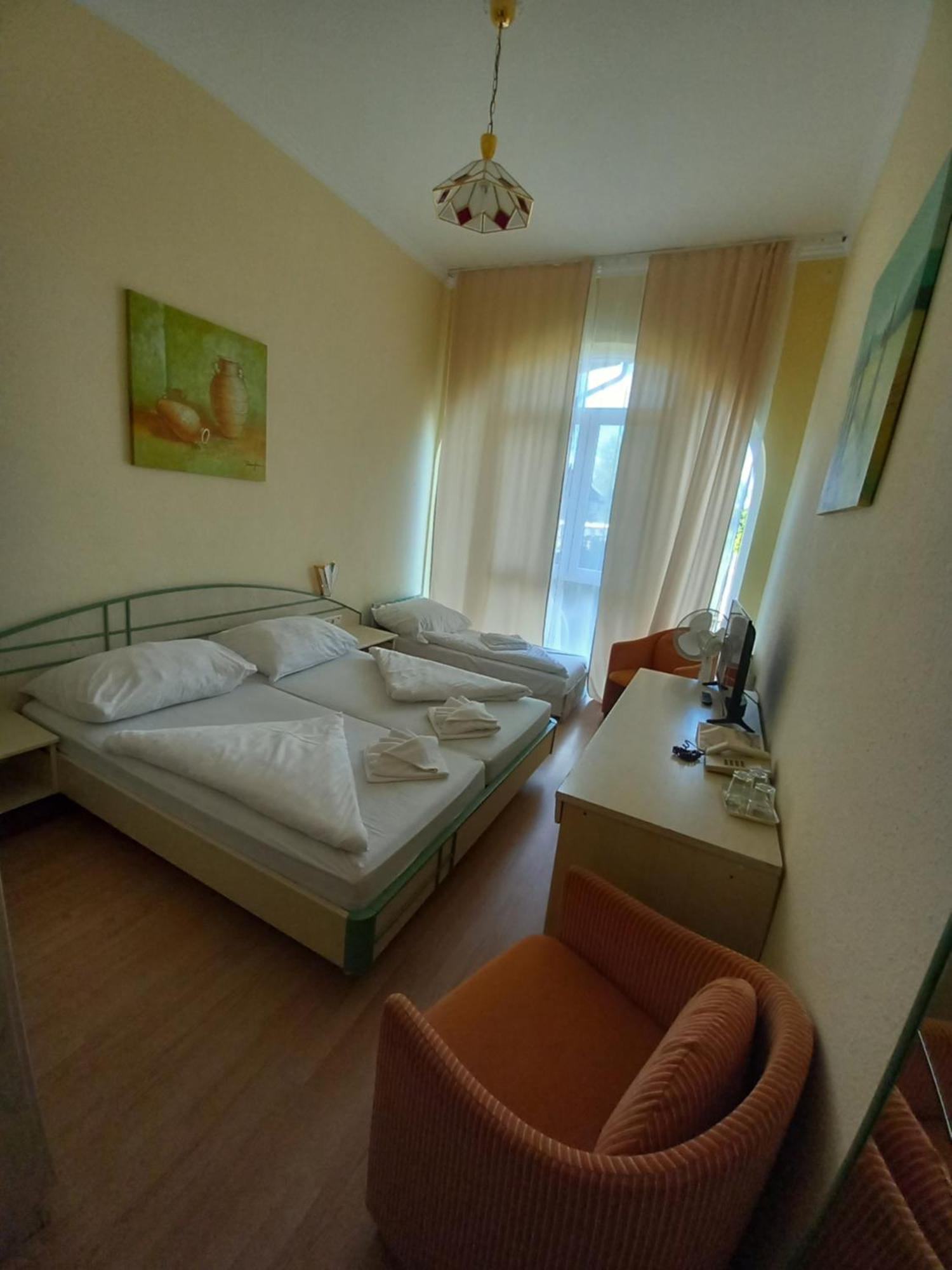 Hotel Familia Zamárdi Room photo